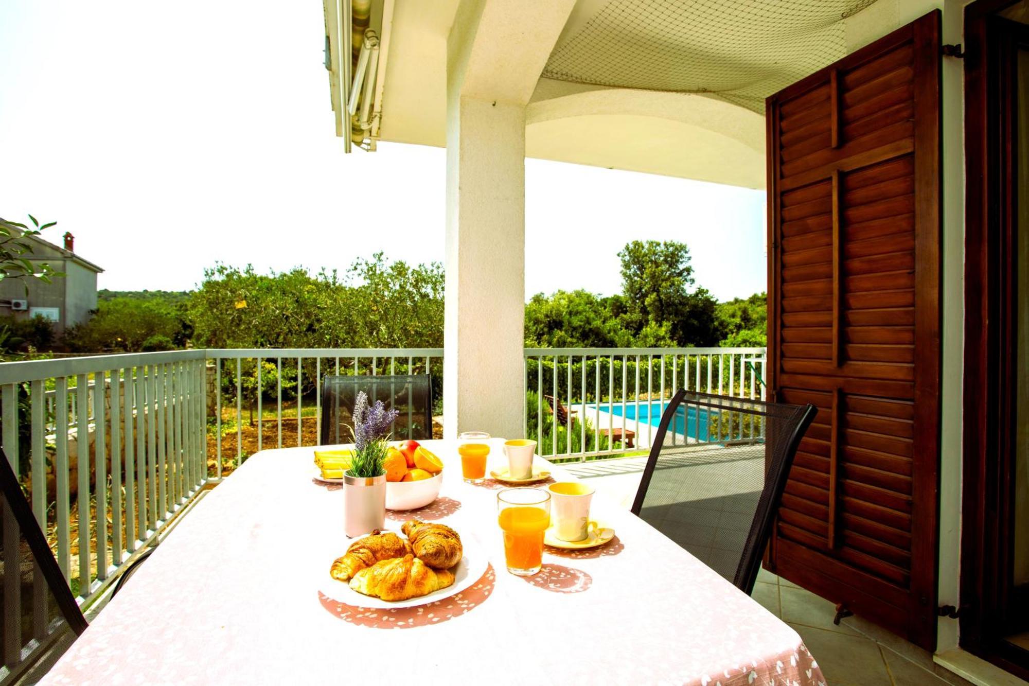Holiday House Nena With Pool Vinisce Ngoại thất bức ảnh