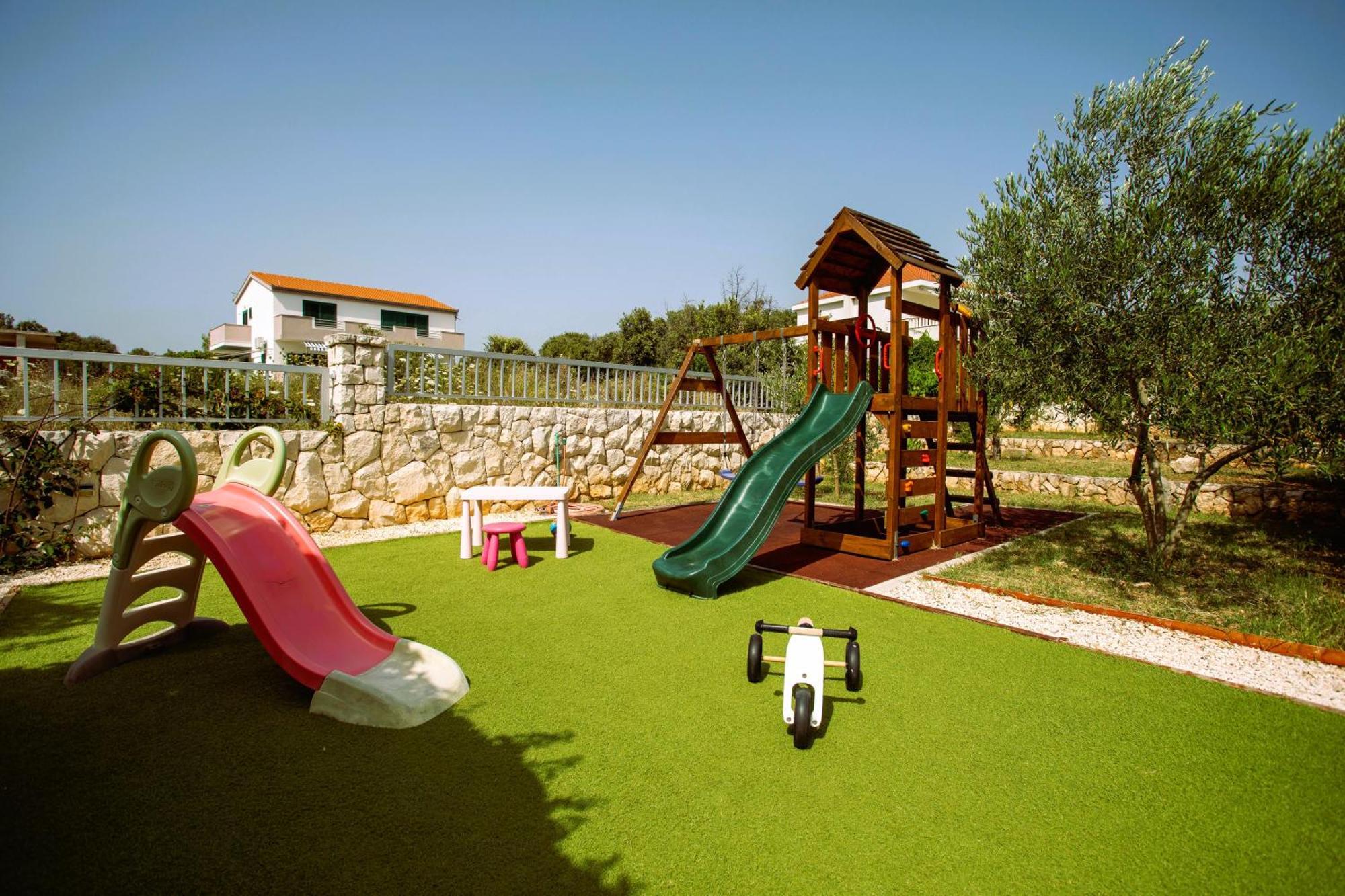 Holiday House Nena With Pool Vinisce Ngoại thất bức ảnh