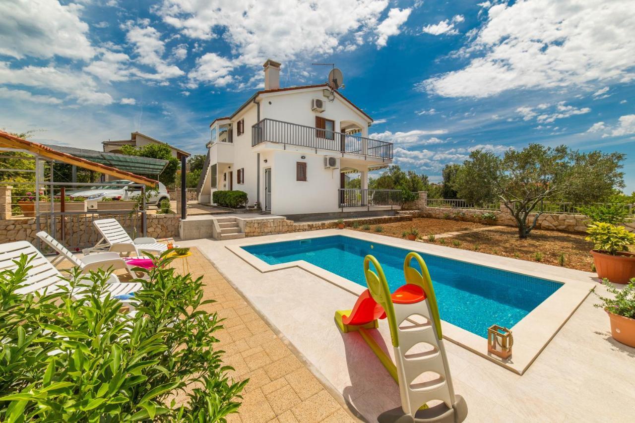 Holiday House Nena With Pool Vinisce Ngoại thất bức ảnh