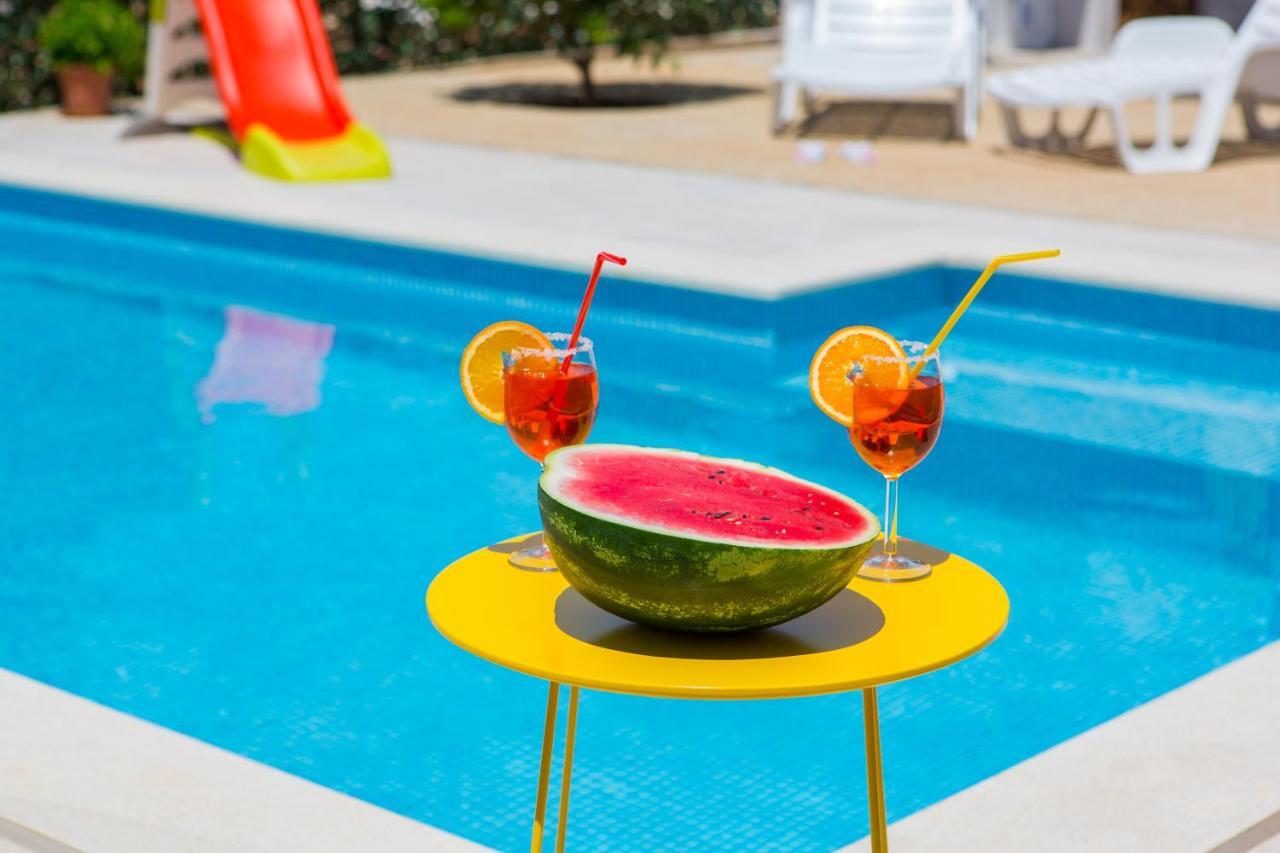 Holiday House Nena With Pool Vinisce Ngoại thất bức ảnh