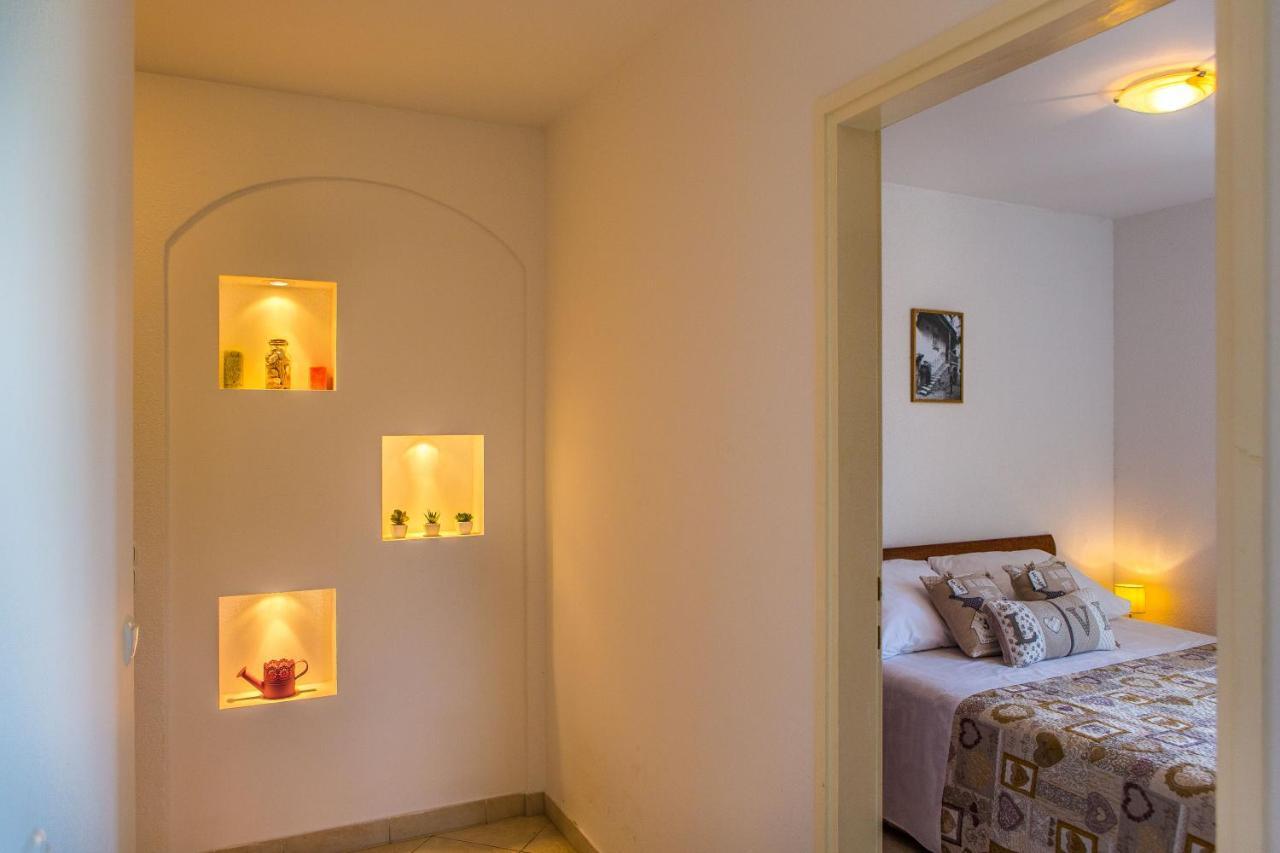 Holiday House Nena With Pool Vinisce Ngoại thất bức ảnh